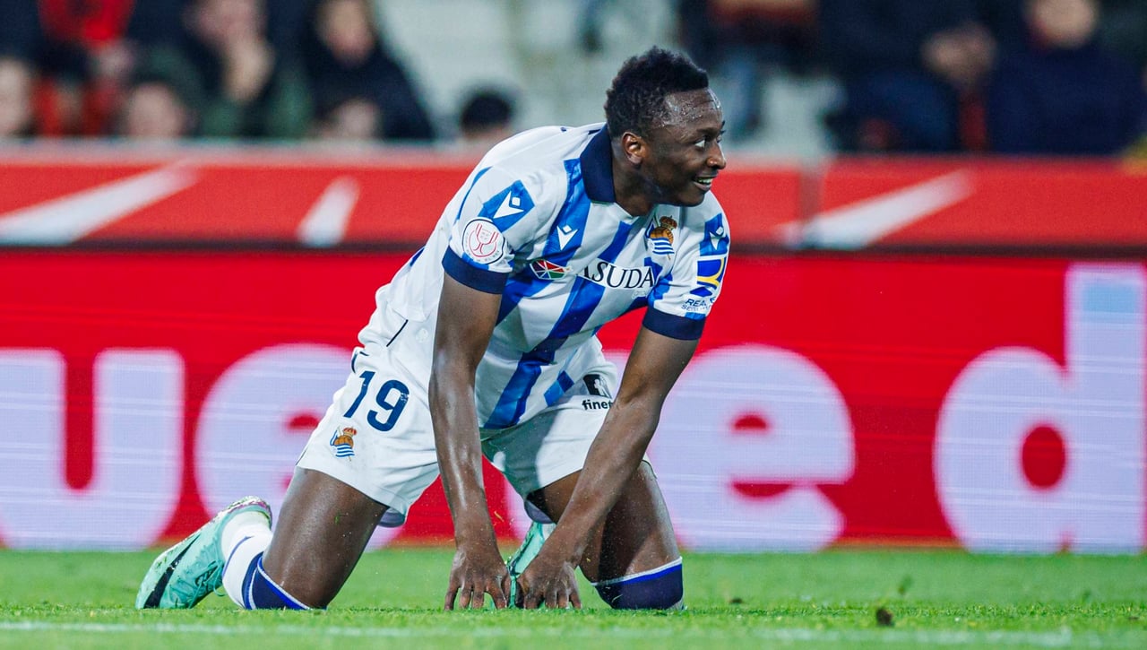 La Real Sociedad toma una decisión con el futuro de Umar Sadiq