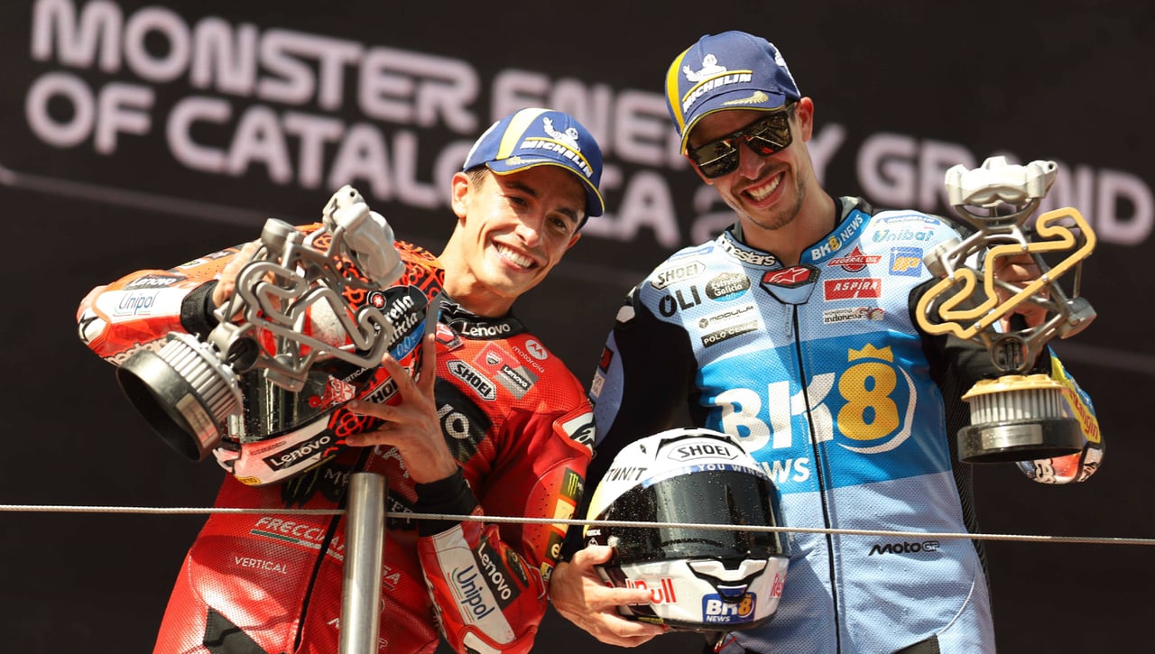 Los hermanos Márquez se dan un baño de masas en Cervera