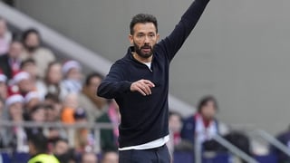 La afición del Valencia estalla ante la situación insostenible: "Corberán dimisión"