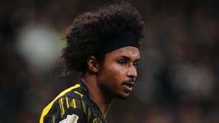 Karim Adeyemi se disculpa tras recibir una multa por posesión de armas