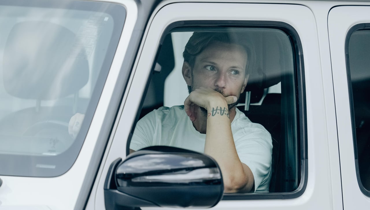Rakitic, oportuna visita en medio de los rumores