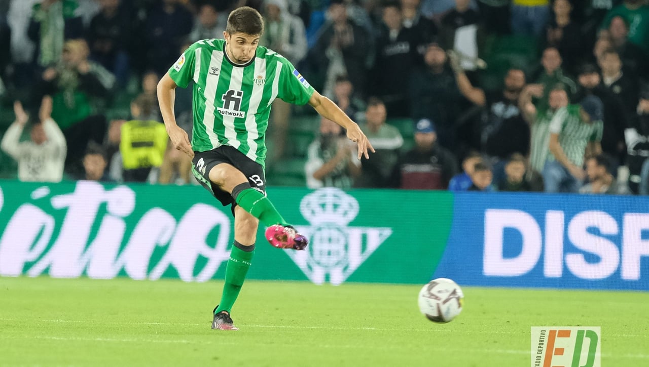 Edgar valora la defensa con 9, carga contra el árbitro y manda elogios a la afición