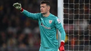 Agirrezabala gana la batalla y deja en jaque al Athletic