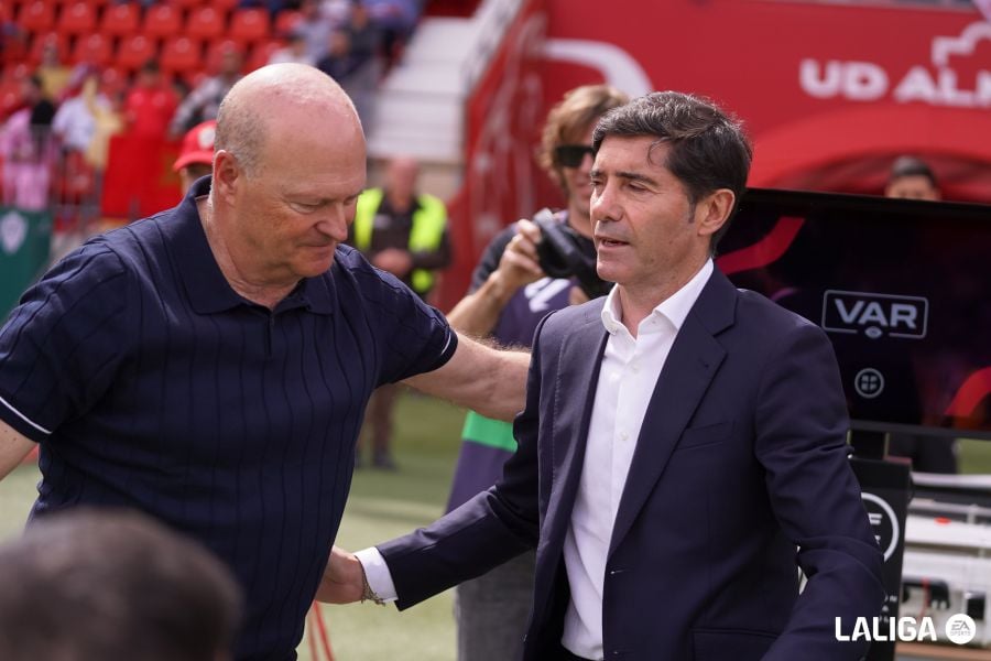 Marcelino echa un capote a Mel y retrata a sus jugadores