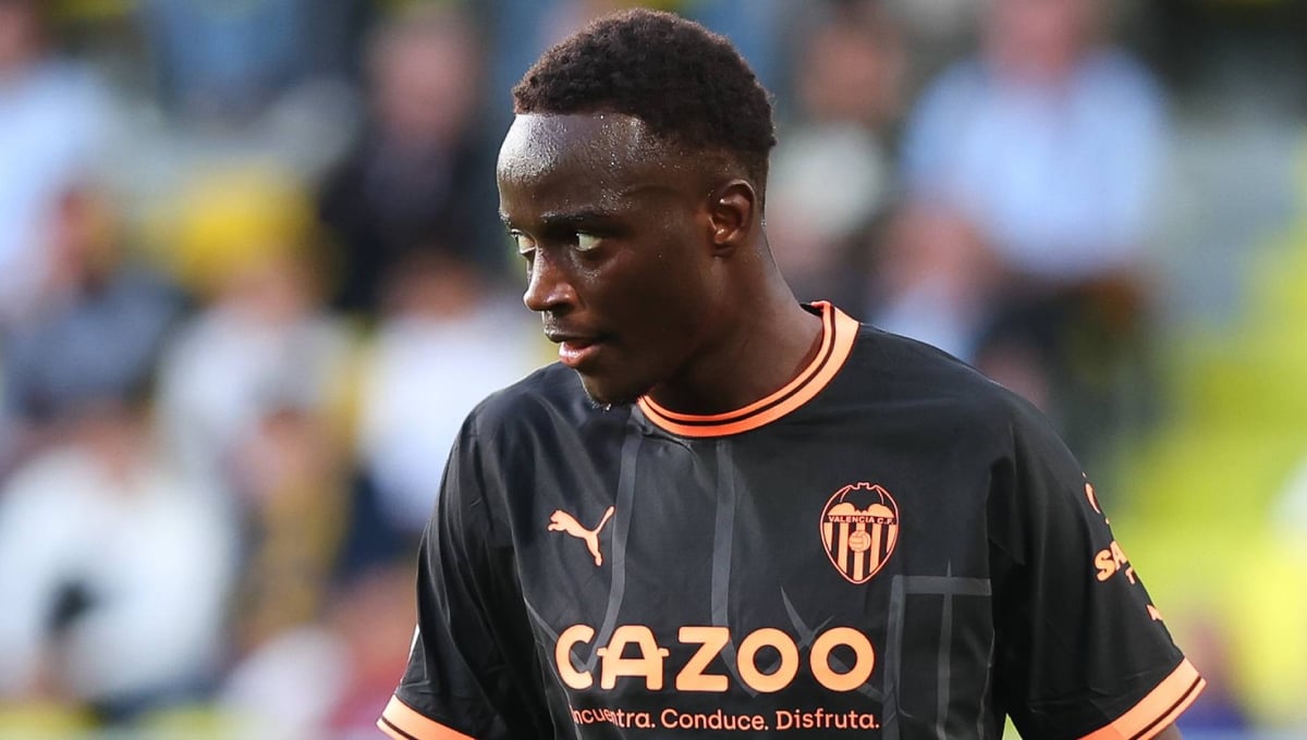 Diakhaby da un gran paso lejos de Valencia