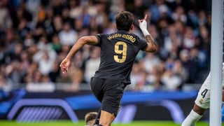 Carlos Corberán señala a Hugo Duro