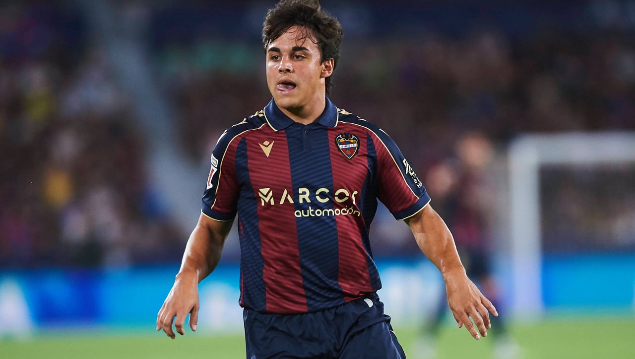 Confirman la renovación de Carlos Álvarez