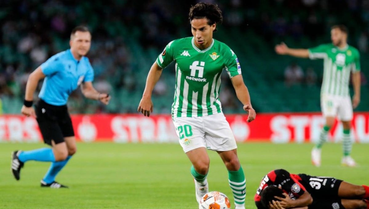 Lainez recibe consejos para que deje el Betis