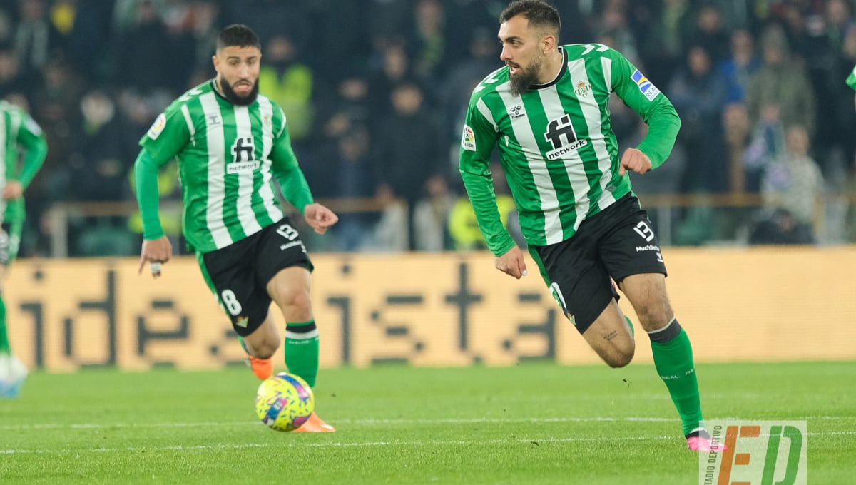 Borja Iglesias no oculta su malestar con el árbitro y alucina con la expulsión de Carvalho