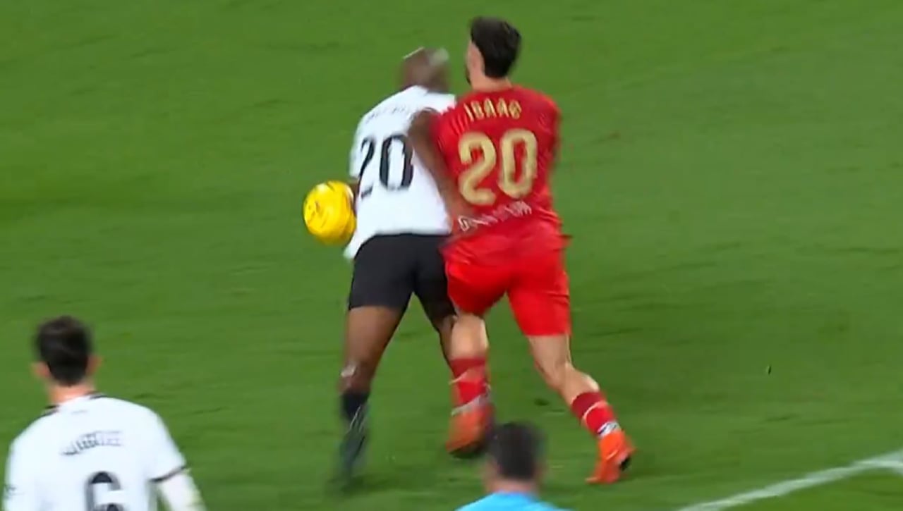 La polémica del Valencia - Sevilla: penaltis y manos