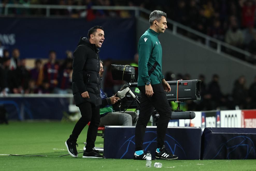 Xavi se despacha a gusto con el árbitro: "No nos podemos callar"