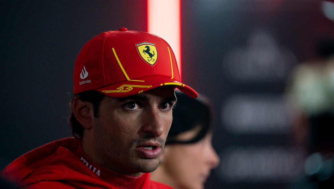 La mala suerte se ceba con Carlos Sainz