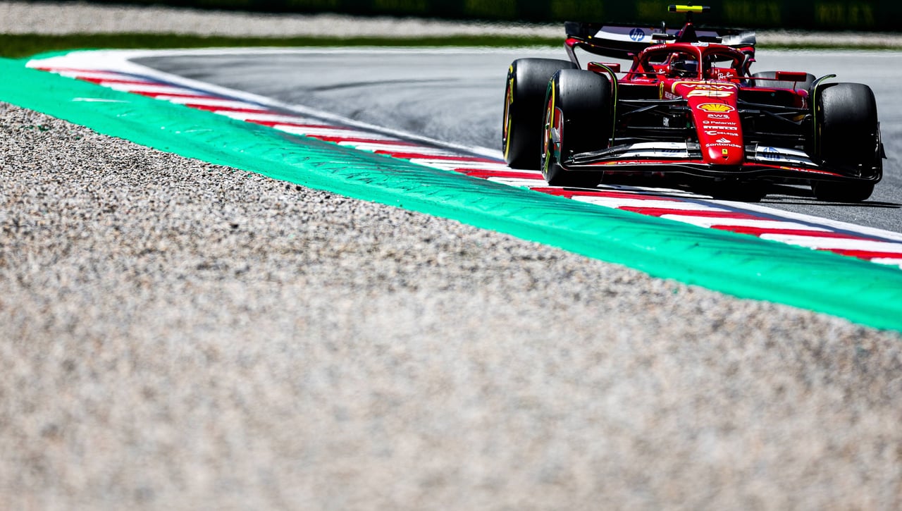 Mientras Carlos Sainz ilusiona, Fernando Alonso se hunde en Barcelona