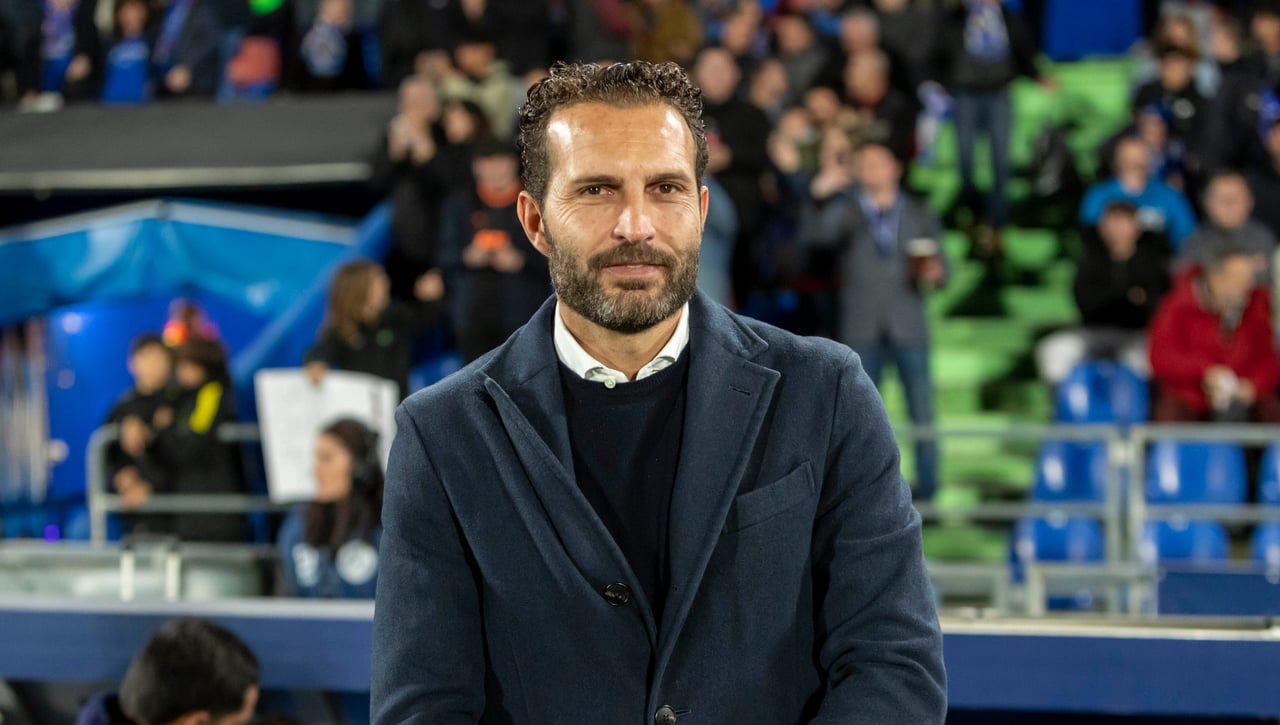 Rubén Baraja le lleva la contraria al Valencia