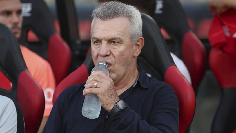 Lío de Javier Aguirre con el cuarto árbitro en el Mallorca-Valencia 