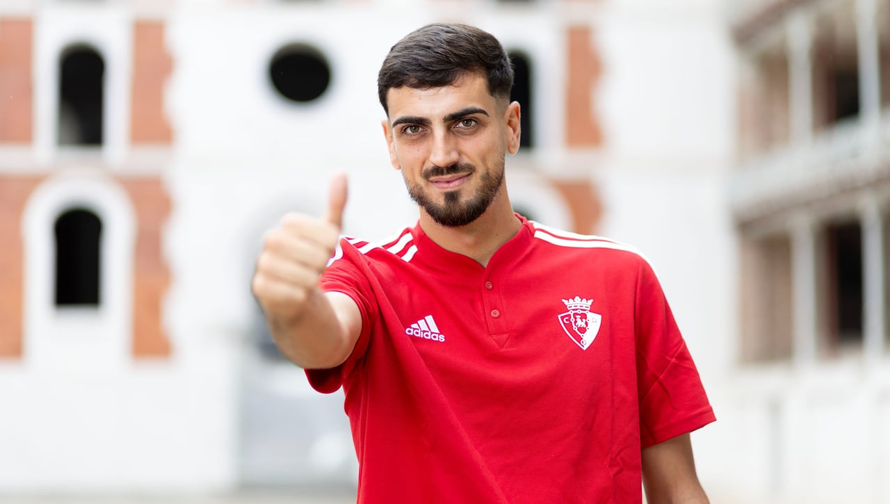 Oficial: Catena dice hola a Osasuna y adiós al Rayo Vallecano