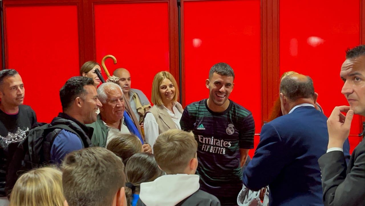 "No se vayan todavía": el anuncio "muy relevante" del Betis no eran las camisetas... y ojo con Dani Ceballos