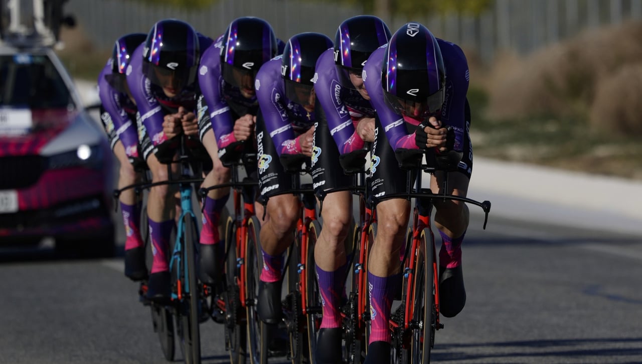 La Vuelta divide al ciclismo español entre invitados y damnificados