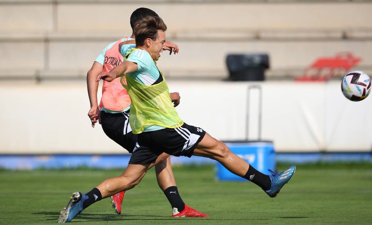 No juega al fútbol desde que salió del Almería, tiene un juicio con el Betis y ahora le vuelven a rechazar en un equipo