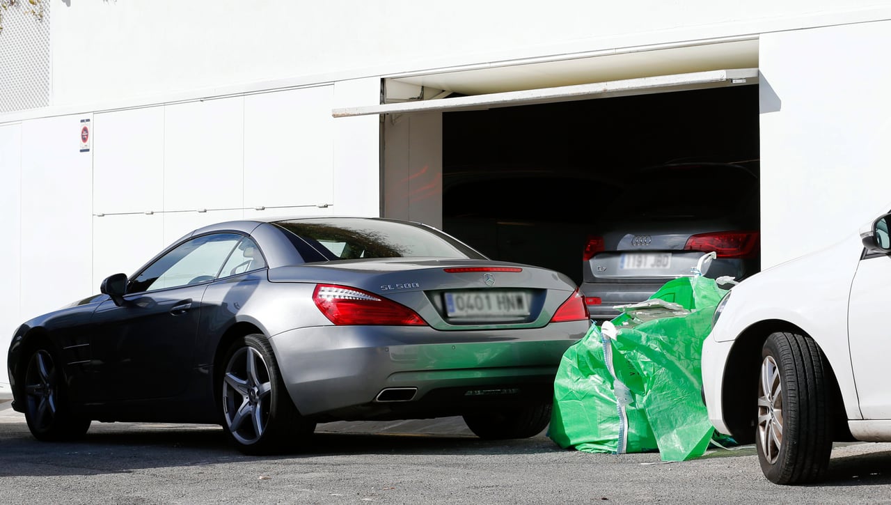 ¿Puedo aparcar en un vado sin placa? No ¿Y con placa? Sí