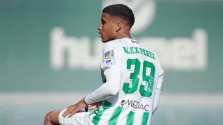 Avances en la salida de Álex Pérez: el dinero que podría ingresar el Betis