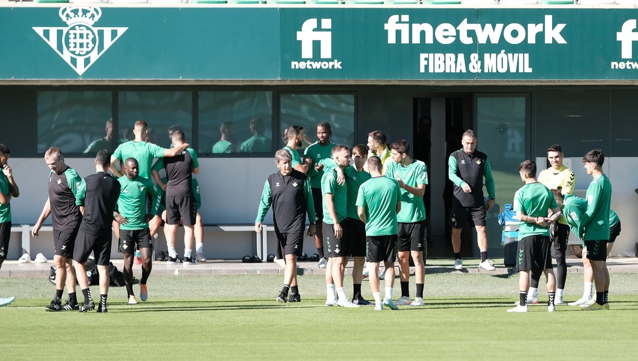 Pellegrini tira de la cantera para la lista ante el Valencia