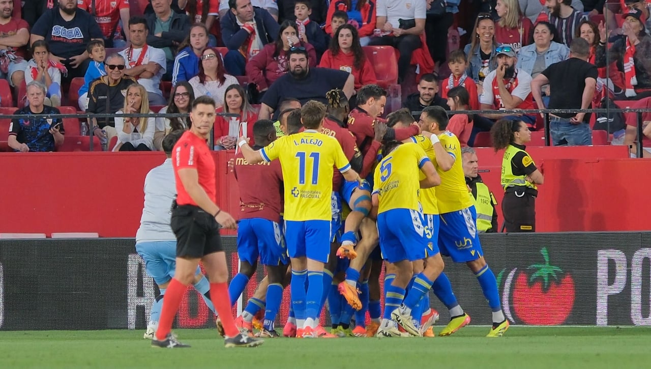 Sevilla 0-1 Cádiz: La morgue, la UCI y la sala de espera