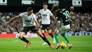 Javier Subirats, ex director deportivo, piensa en cuatro fichajes para el Valencia: un central, un lateral, un pivote y un delantero