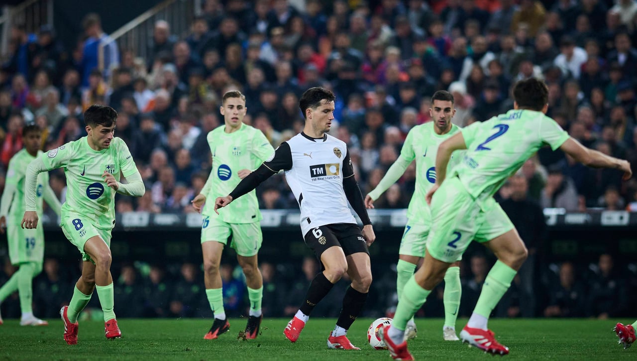 Guillamón, preparado para hacer las maletas al no contar para Corberán en el Valencia 