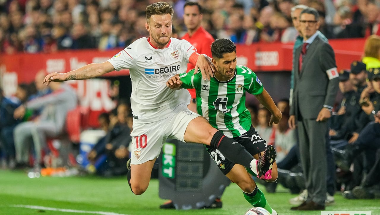 La intensidad, la tensión y todo lo que deparó El Gran Derbi, en imágenes