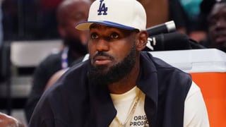 LeBron James pierde su sitio y los Lakers se lavan las manos