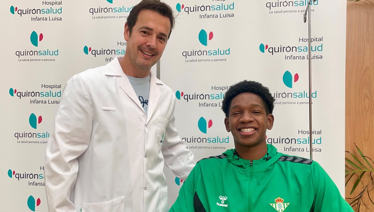 Ibrahim Magassa recibe el alta hospitalaria en el Hospital Quirónsalud Infanta Luisa