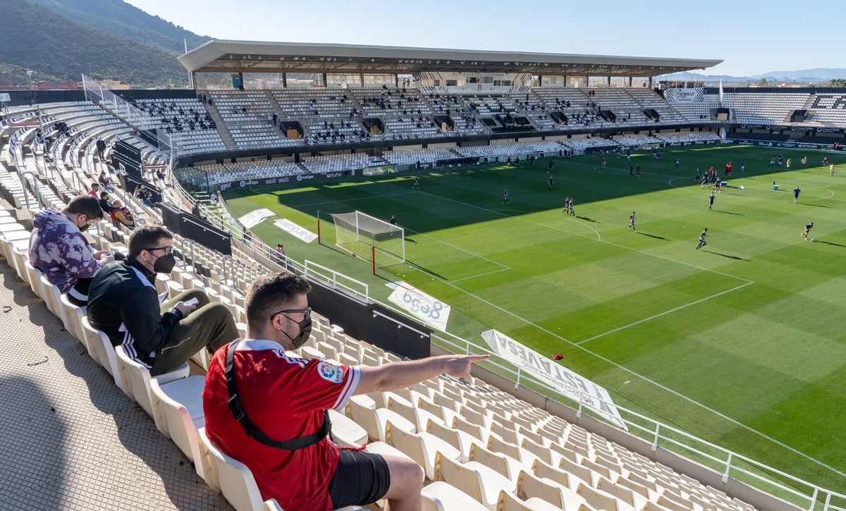 Cómo y donde ver el Cartagena - Granada por TV y online: mostrar otra cara fuera de casa