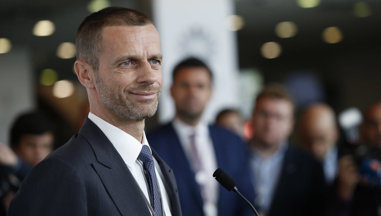 La UEFA sanciona a once clubes y el Barça tiembla