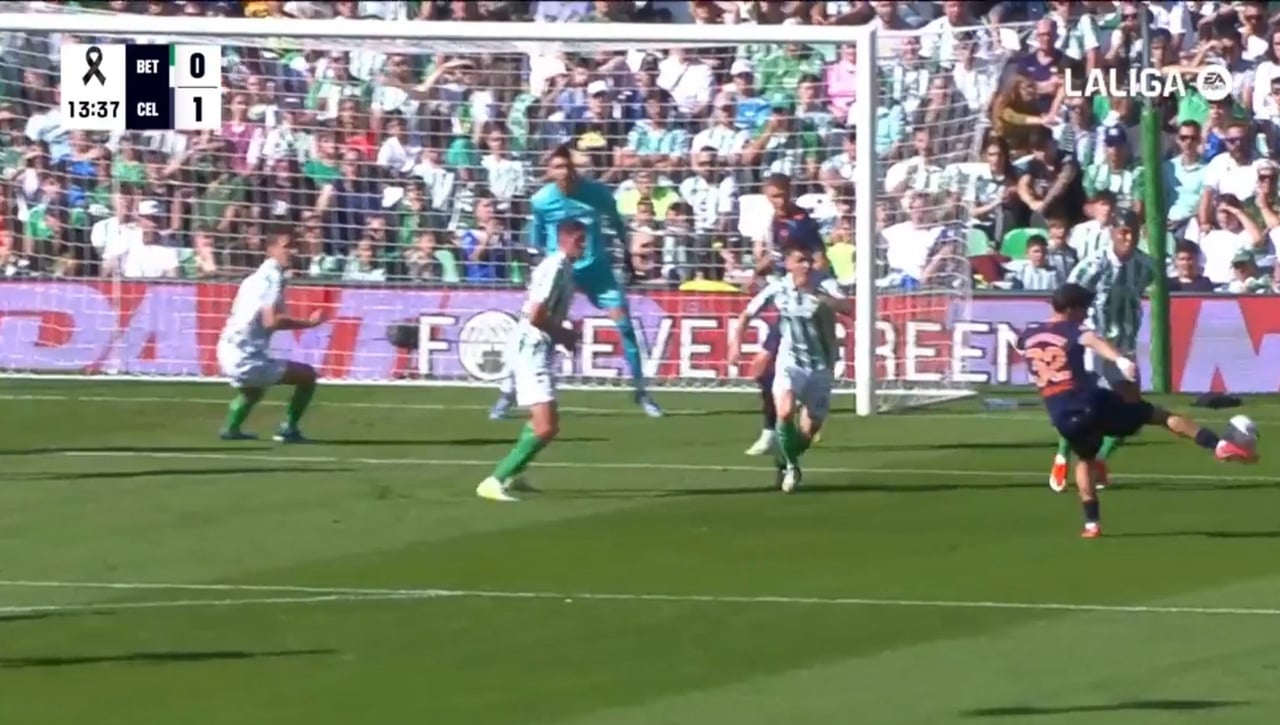 La polémica en el Betis - Celta: fuera de juego posicional en el 0-1, posible mano del Chimy previa al 2-2, indulto a Johnny...