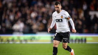Gayà, capitán del Valencia, da la cara ante las críticas: "No somos nadie para decir a Mestalla lo que tiene que hacer"