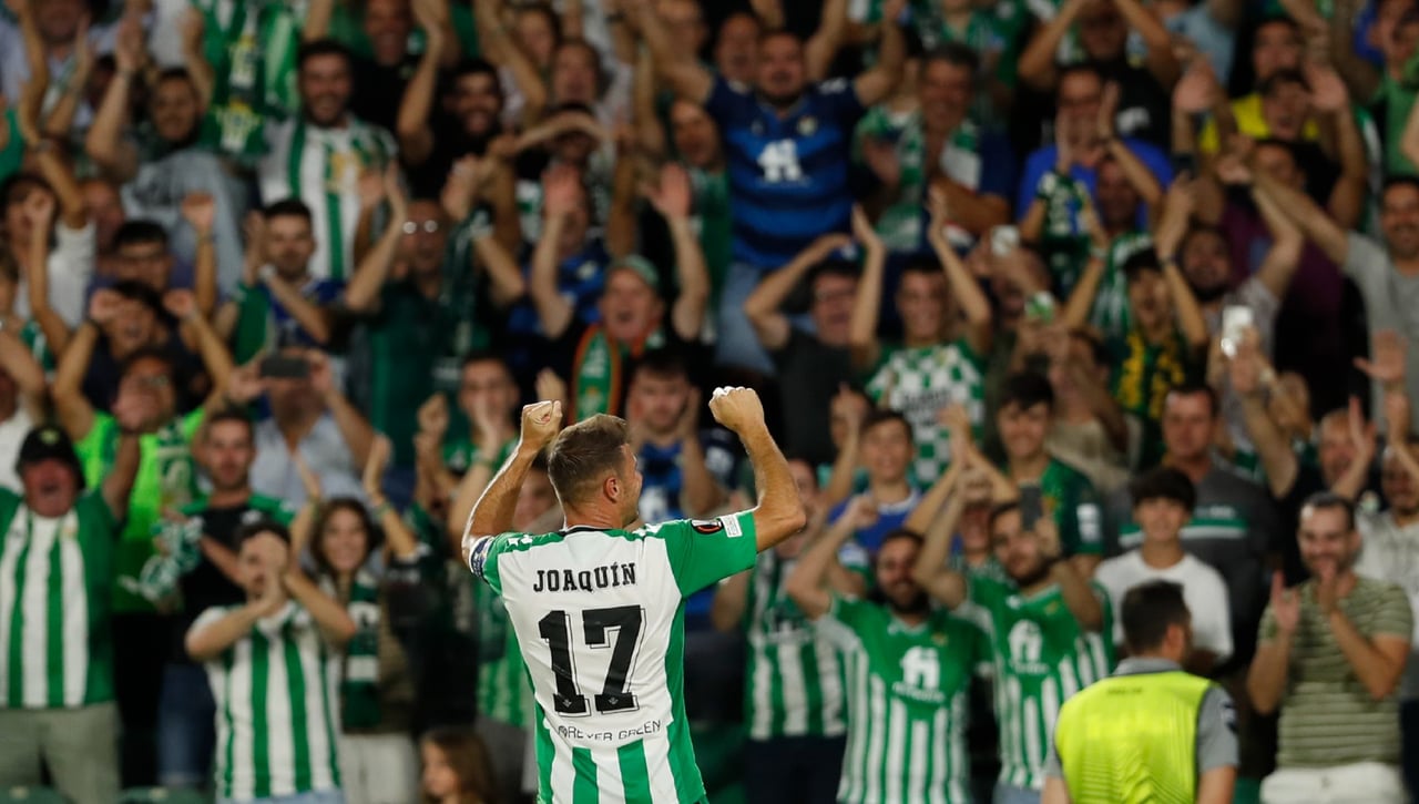 El homenaje de la UEFA a Joaquín, la llamada de Luis Enrique, una estatua...: "Un monumento no, que no estoy muerto"