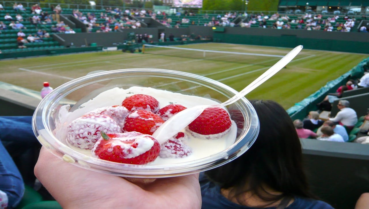 Wimbledon 2023: ¿Por qué se comen fresas durante el torneo?
