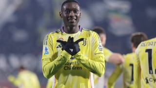 Kolo Muani le echa 'un pulso' a Luis Enrique