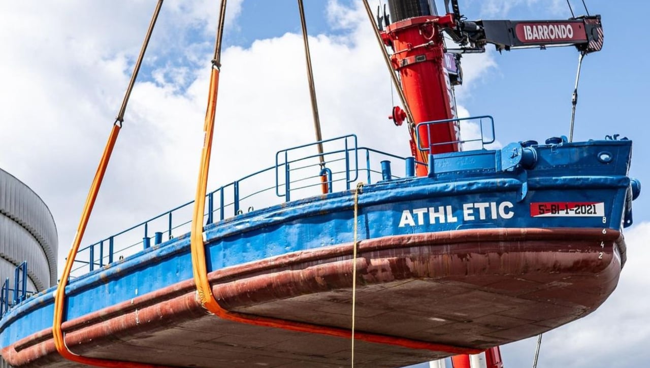 La gabarra, ya en la ría 