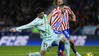 Koke se queja del césped en la derrota contra el Betis: "La verdad es que no está bien, nos resbalamos, se levanta"
