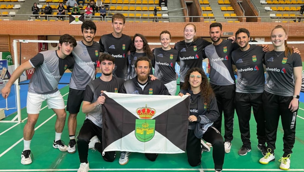 Helvetia Seguros renueva su acuerdo de patrocinio con el Club Bádminton Arjonilla