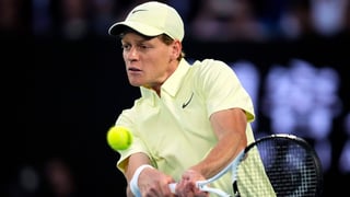 Jannik Sinner arrasa a la última esperanza local del Open de Australia