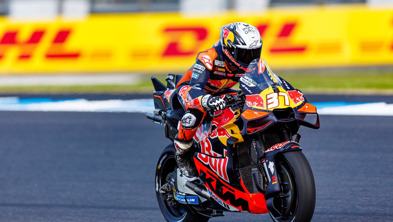 Pedro Acosta da la campanada en Sepang ante la debacle de los favoritos de MotoGP