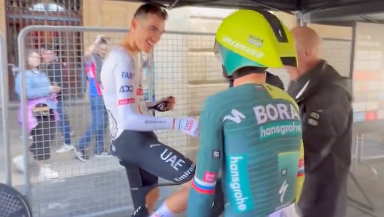 Juan Ayuso resiste el zarpazo de Roglic en la Itzulia 2024