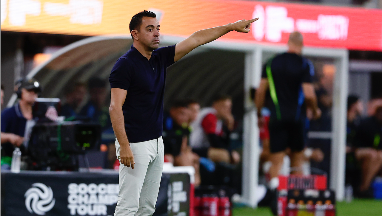 Xavi carga contra el Arsenal 