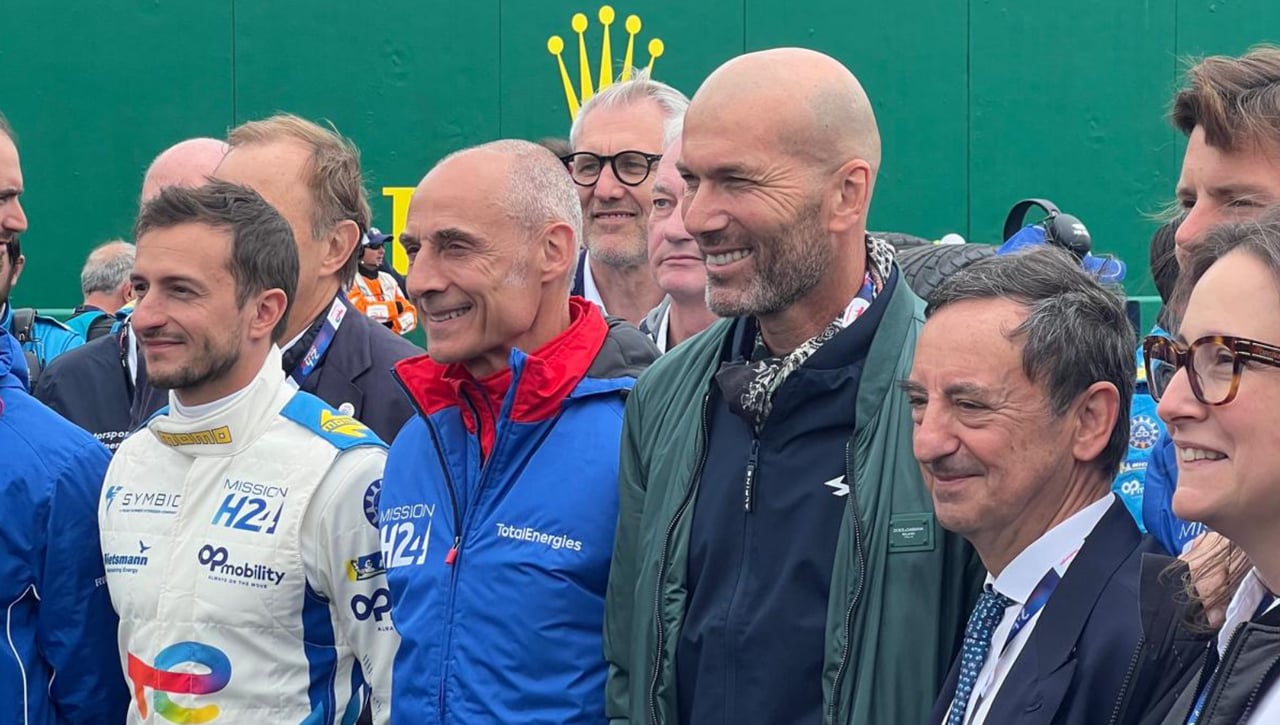 Zidane la lía pilotando en las 24 Horas de Le Mans