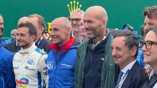 Zidane la lía pilotando en las 24 Horas de Le Mans