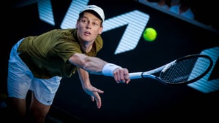 Sinner convierte los cuartos en rutina y reafirma su dominio en Australia ante Darderi