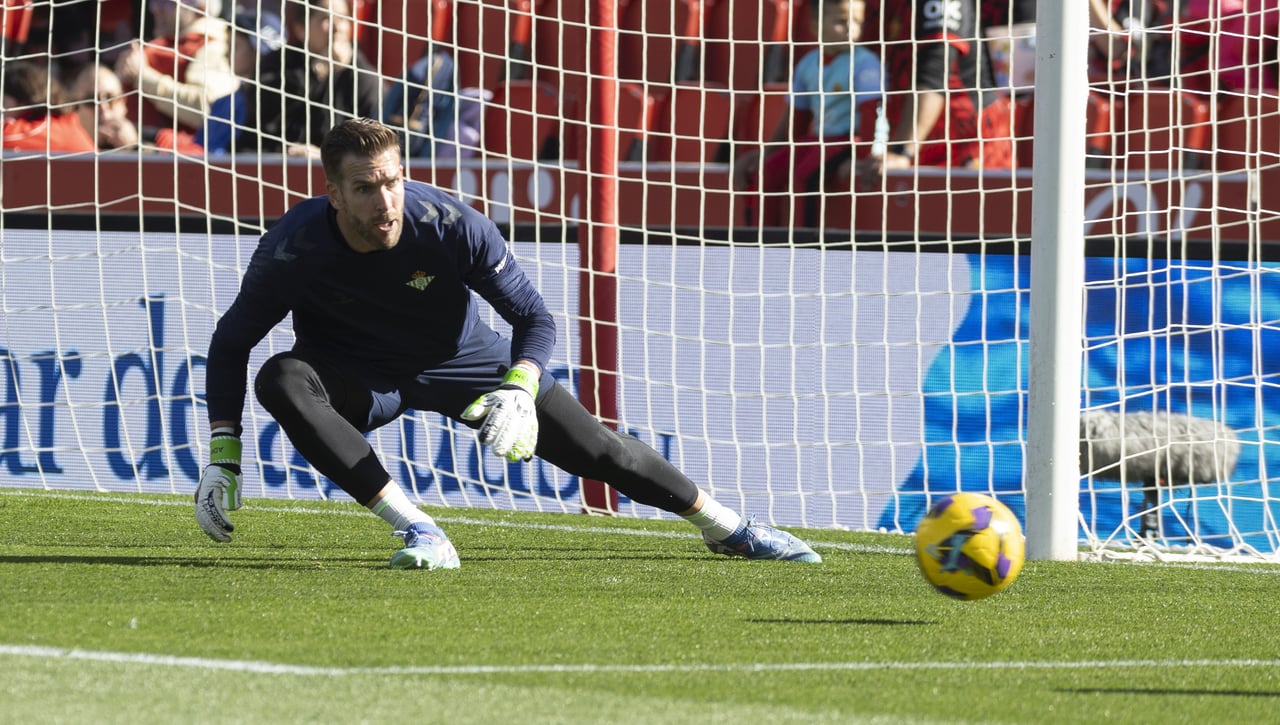 Adrián, contundente sobre la roja a Mascarell, bendice a Ángel Ortiz y los canteranos